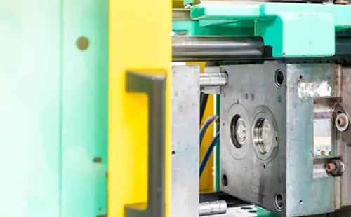 Usługi wtrysku – produkcja elementów z tworzyw sztucznych